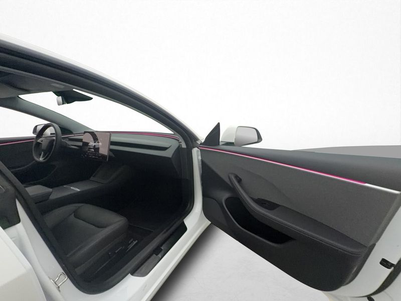 Tesla Model 3 bild 14