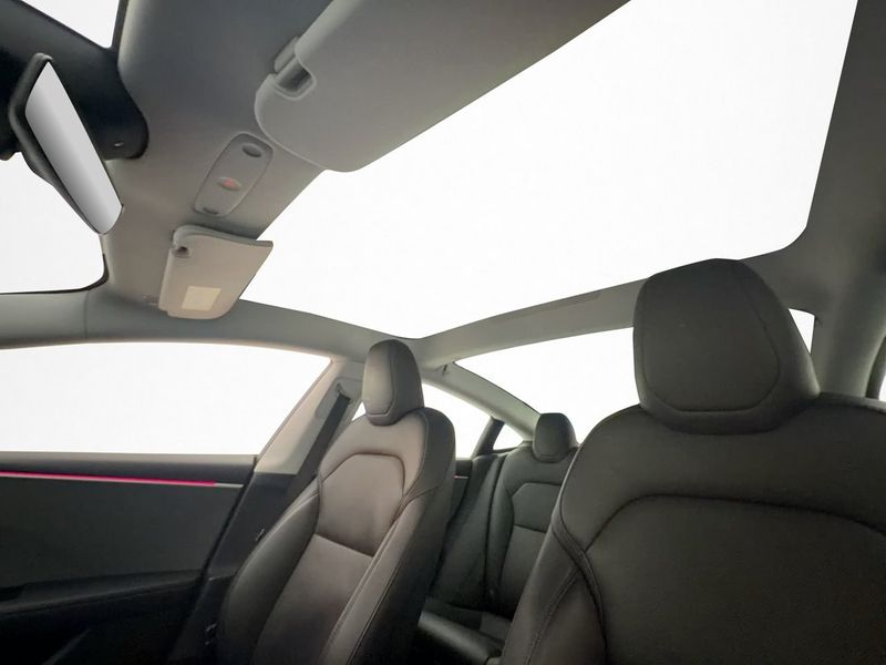 Tesla Model 3 bild 11