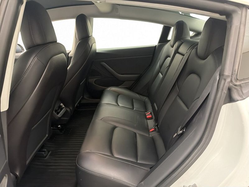 Tesla Model 3 bild 27