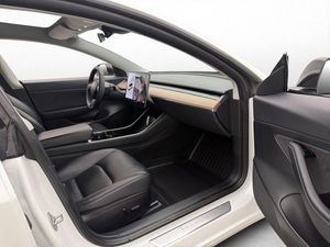 Tesla Model 3 bild 25