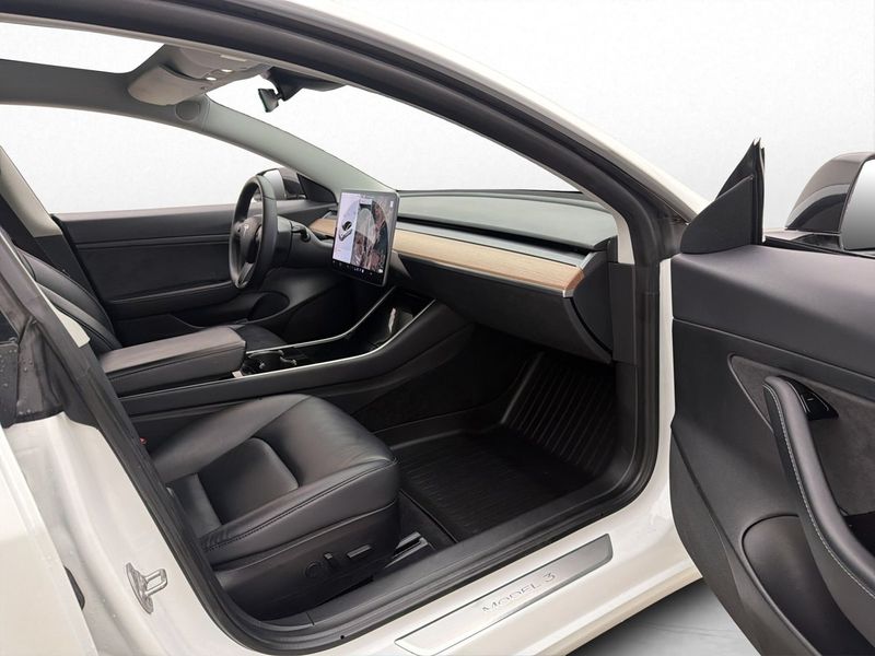 Tesla Model 3 bild 25