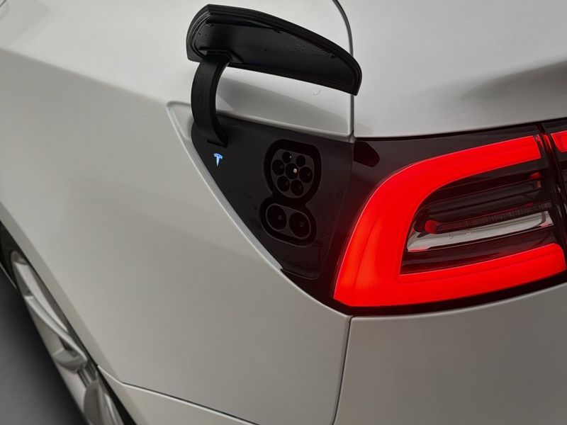 Tesla Model 3 bild 28
