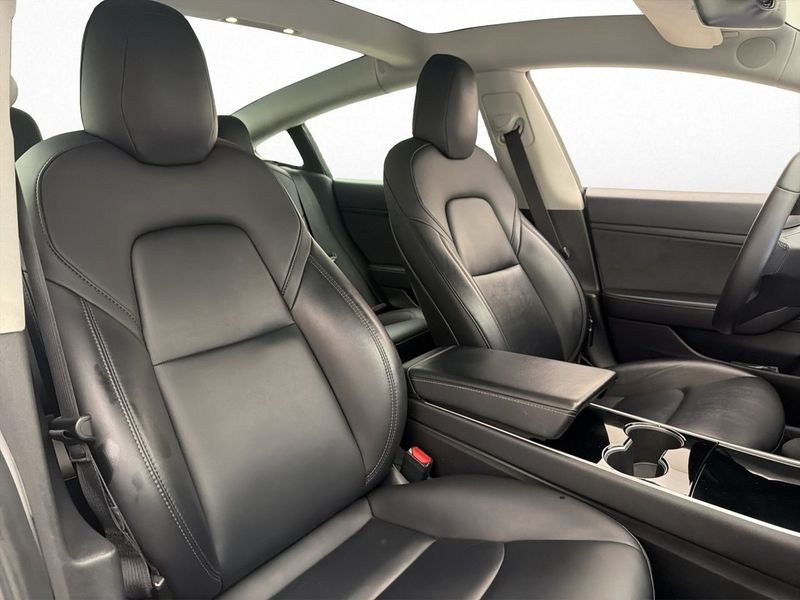 Tesla Model 3 bild 26