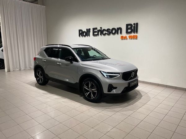 Volvo XC40 B3 FWD Bensin Plus Dark - 2025
