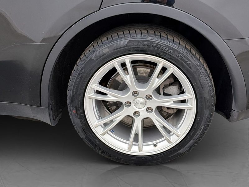 Tesla Model Y bild 35