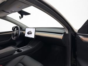 Tesla Model Y bild 25