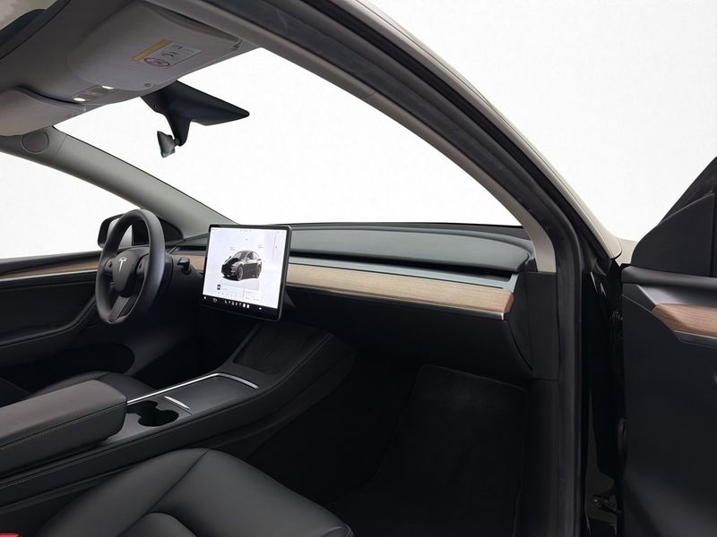 Tesla Model Y bild 25