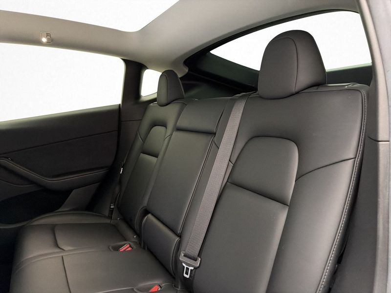 Tesla Model Y bild 26