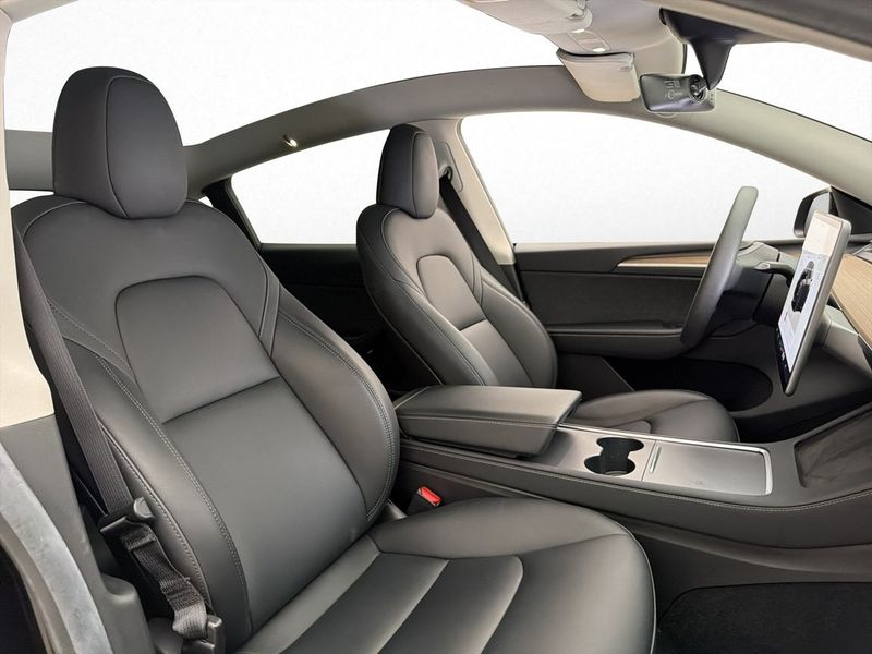 Tesla Model Y bild 24