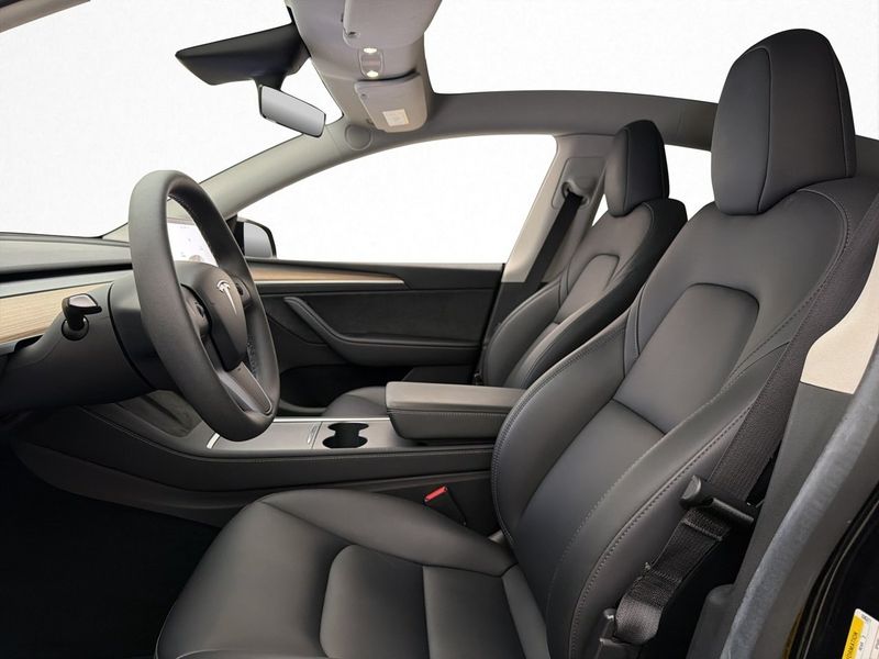 Tesla Model Y bild 12
