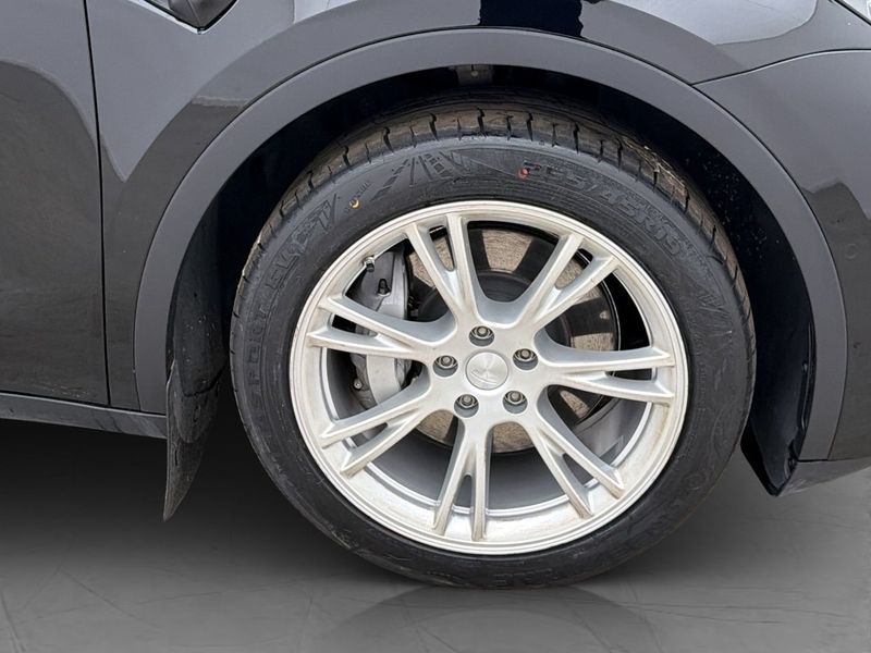 Tesla Model Y bild 33
