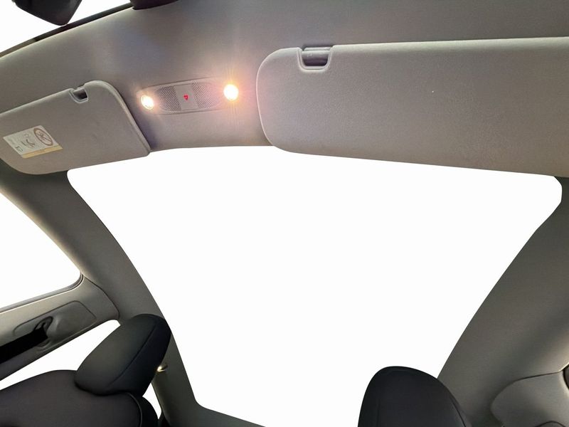 Tesla Model Y bild 13