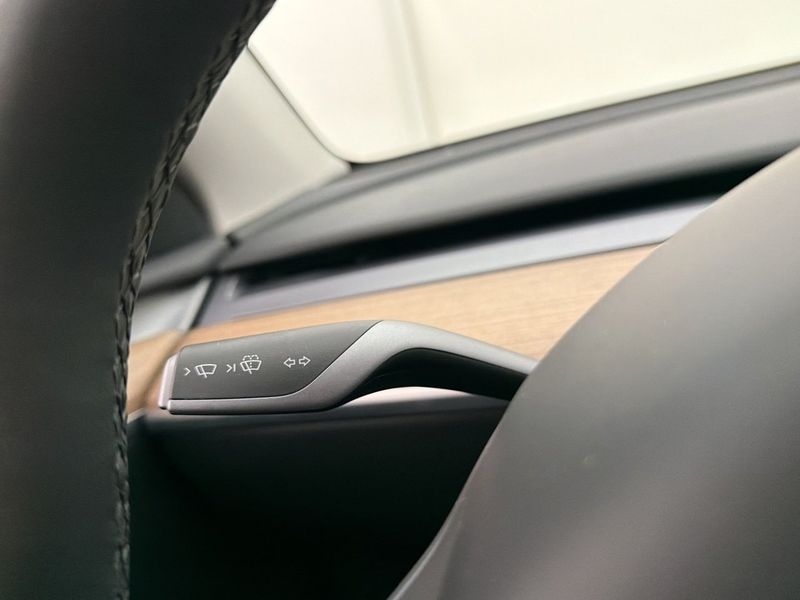 Tesla Model Y bild 30