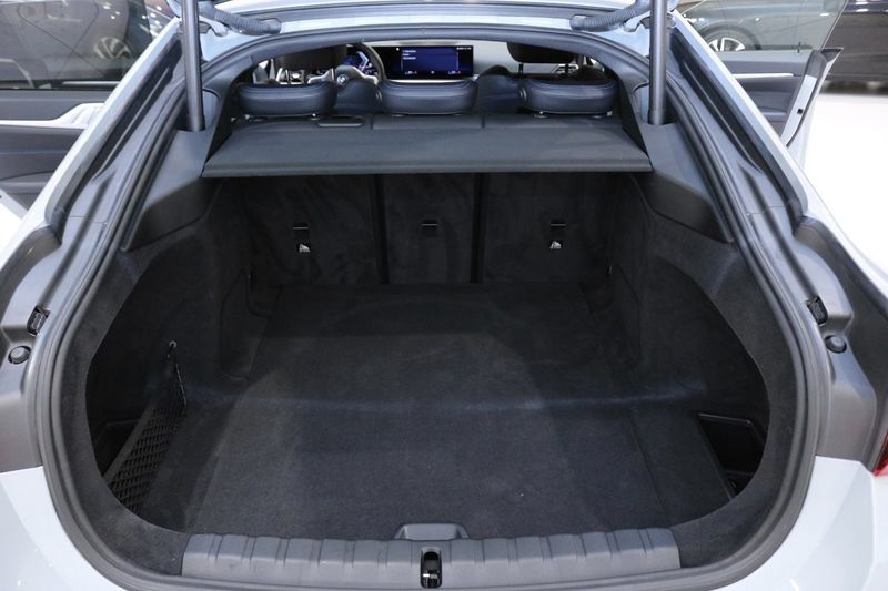 BMW i4 bild 18