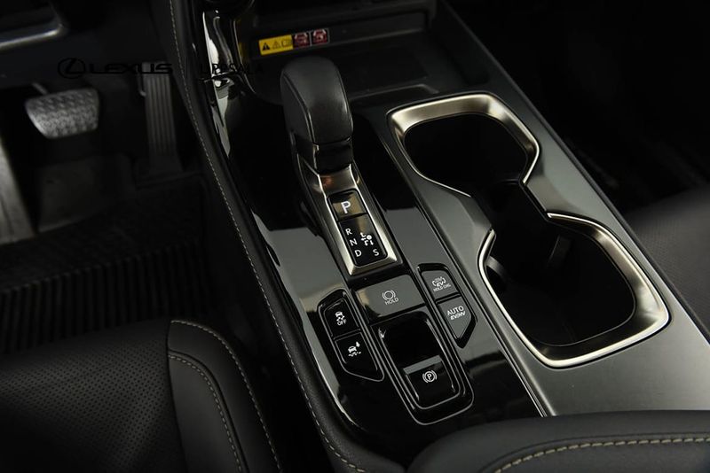 Lexus NX bild 12
