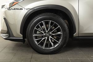 Lexus NX bild 16