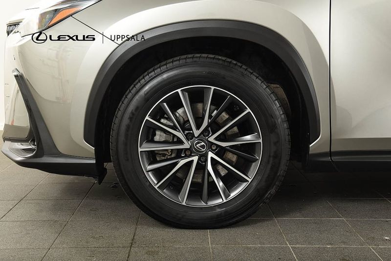 Lexus NX bild 16