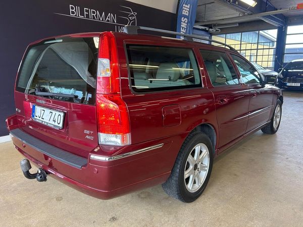 Volvo V70 AWD 2.5T Summum / Välutrustad & Välservad /Drag - 2007