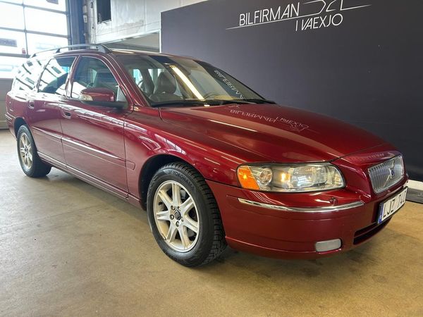 Volvo V70 AWD 2.5T Summum / Välutrustad & Välservad /Drag - 2007