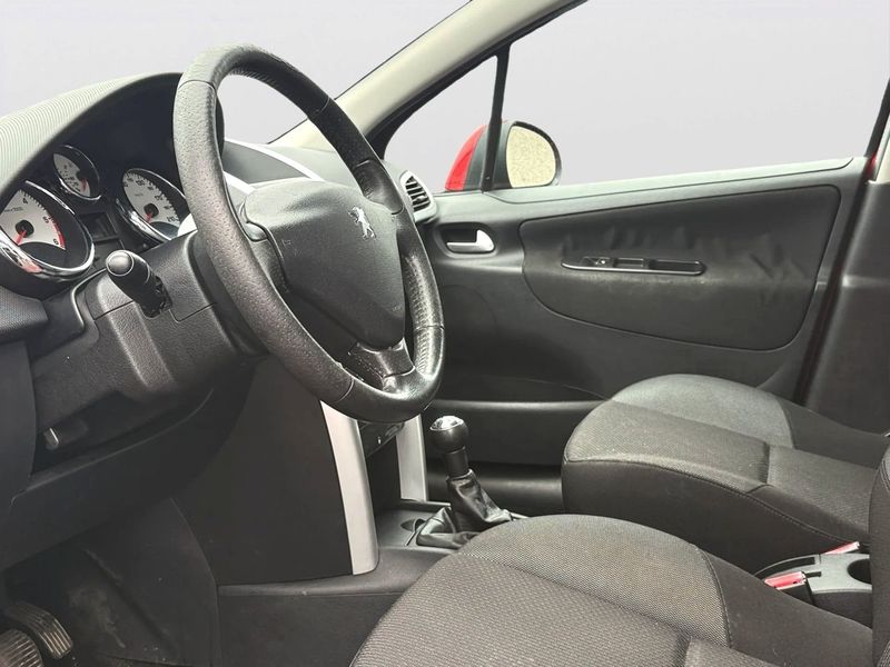 Peugeot 207 bild 8