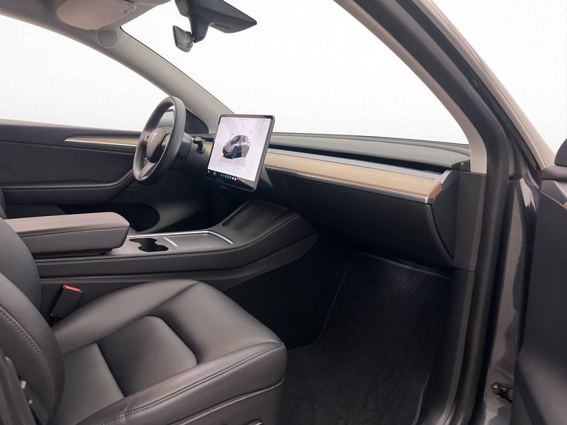 Tesla Model Y bild 28