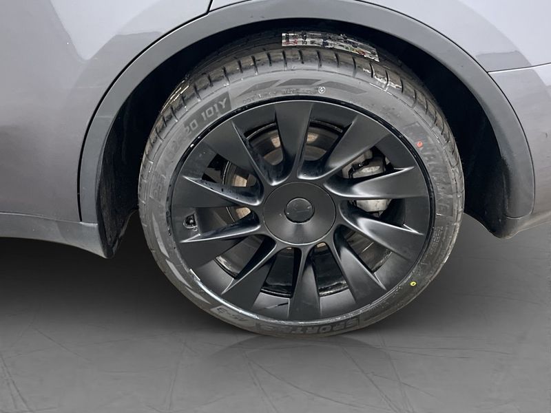 Tesla Model Y bild 32
