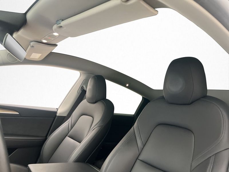 Tesla Model Y bild 13