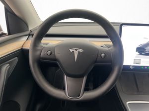Tesla Model Y bild 14