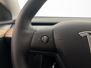 Tesla Model Y bild 15