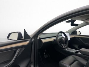 Tesla Model Y bild 11