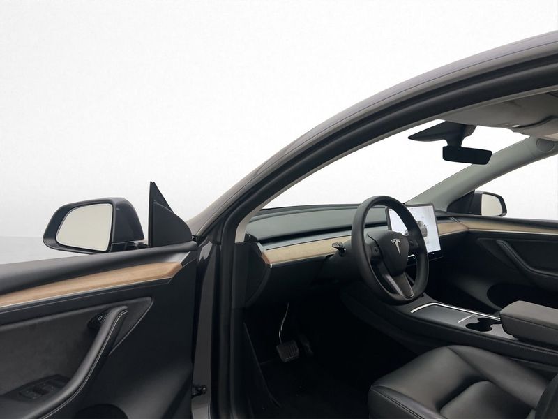 Tesla Model Y bild 11
