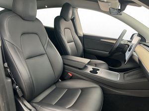 Tesla Model Y bild 27