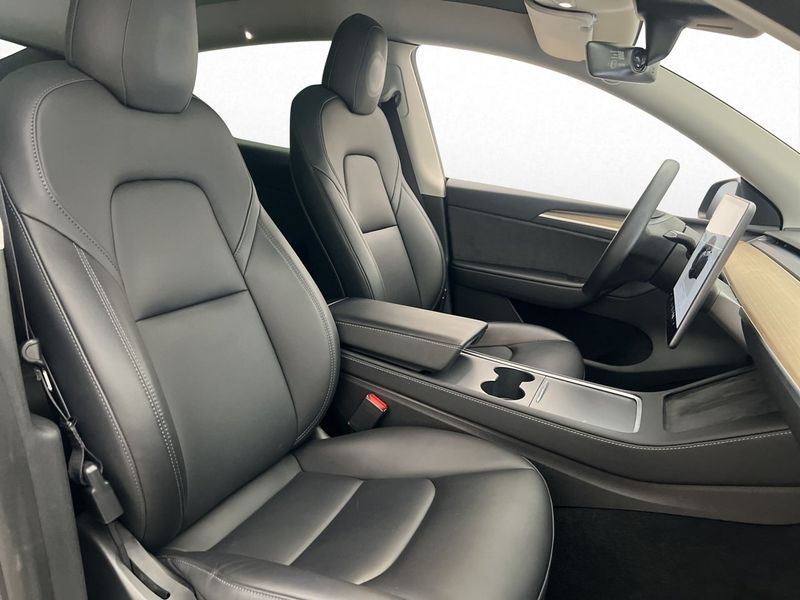 Tesla Model Y bild 27