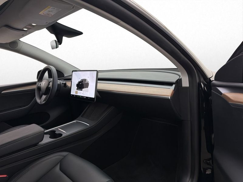 Tesla Model Y bild 25