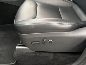 Tesla Model Y bild 13