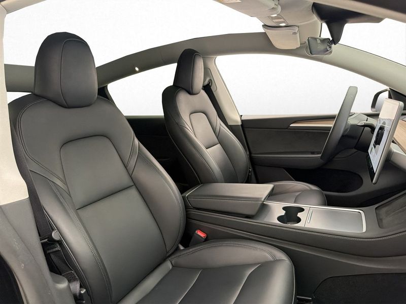 Tesla Model Y bild 26