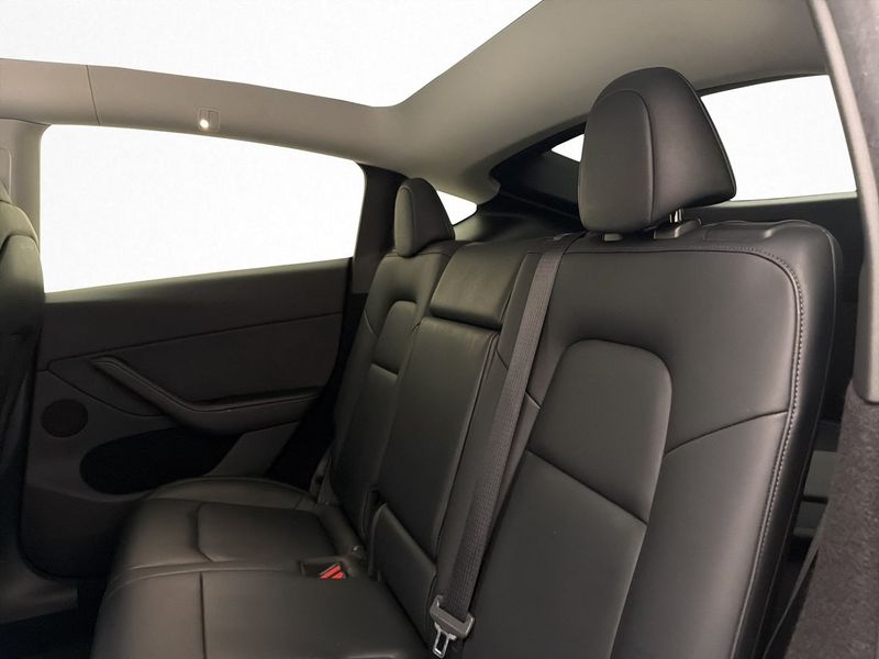 Tesla Model Y bild 26