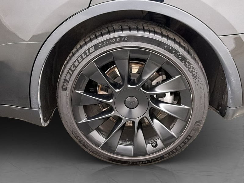 Tesla Model Y bild 33
