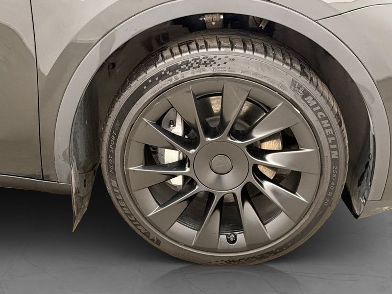 Tesla Model Y bild 35