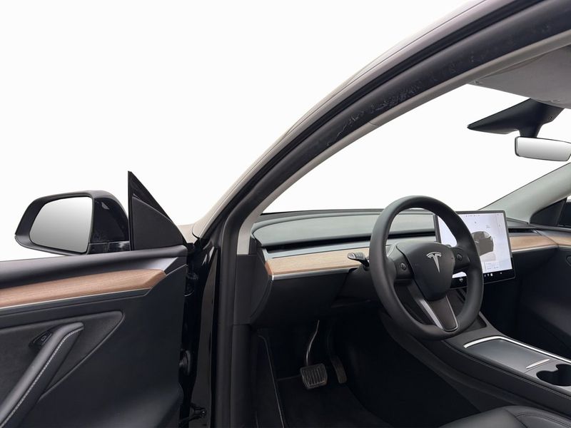 Tesla Model Y bild 10