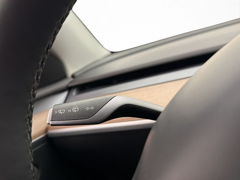 Tesla Model Y bild 13