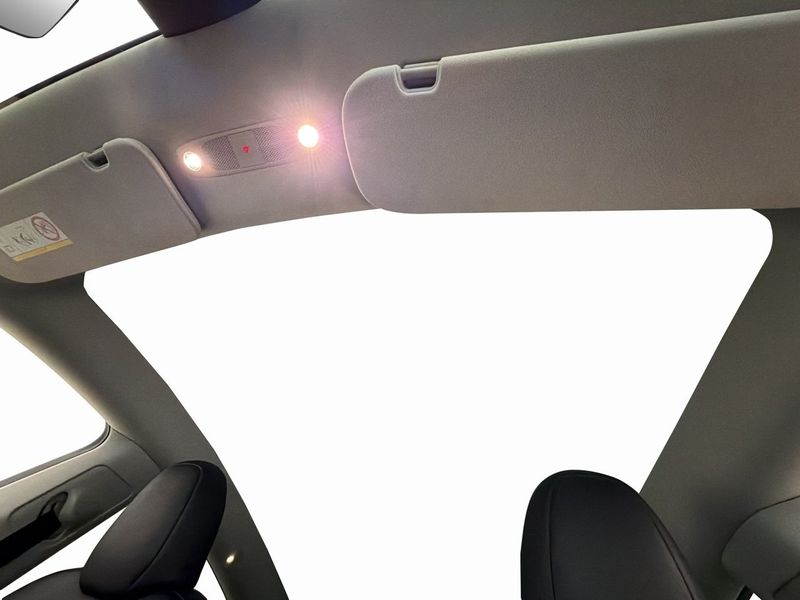 Tesla Model Y bild 12