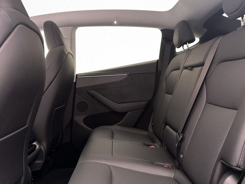Tesla Model Y bild 30