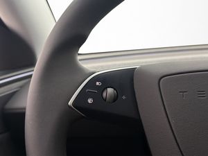 Tesla Model Y bild 16
