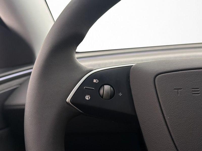Tesla Model Y bild 16