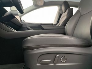 Tesla Model Y bild 14