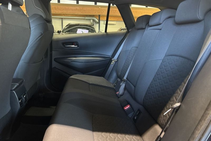 Suzuki Swace bild 7