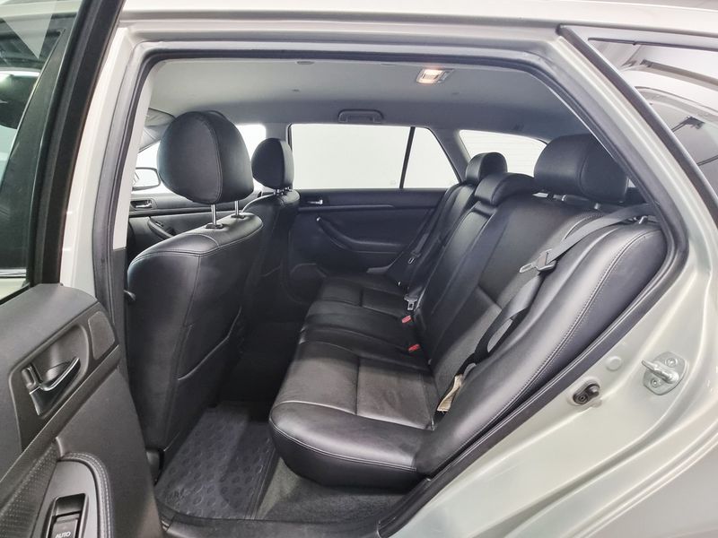 Toyota Avensis bild 9