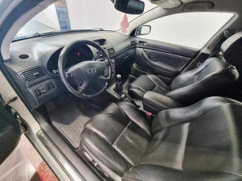 Toyota Avensis bild 7