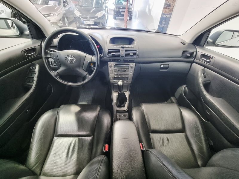 Toyota Avensis bild 13